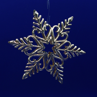 Závěsný vánoční ornament – Kovová sněhová vločka